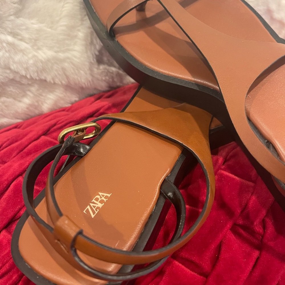 Zara Women's Tan and Black Sandals